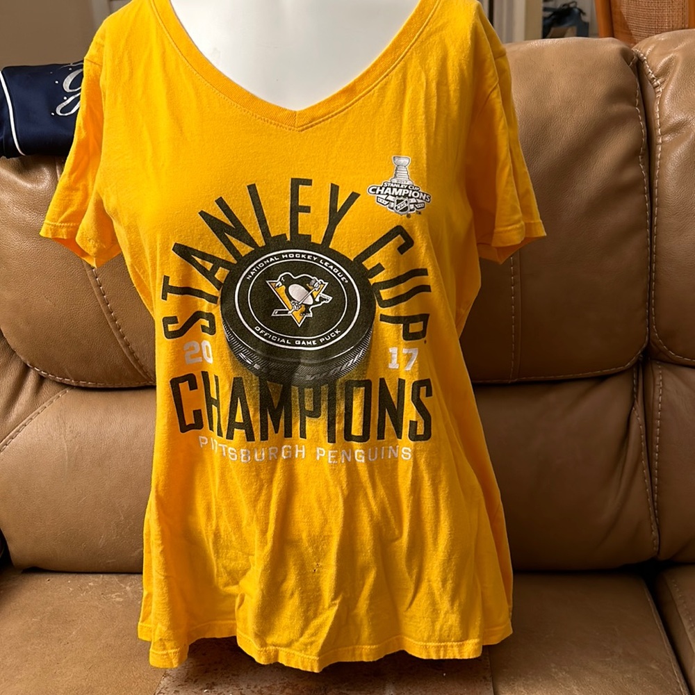 Fanatics size medium women’s Pittsburg Penguins Stanley Cup Champions 2017
